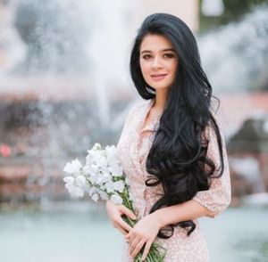 Portrait of a smiling young woman outdoors