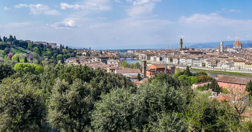 Cityscape of florence from michelangelo square with ponte vecchio in the background