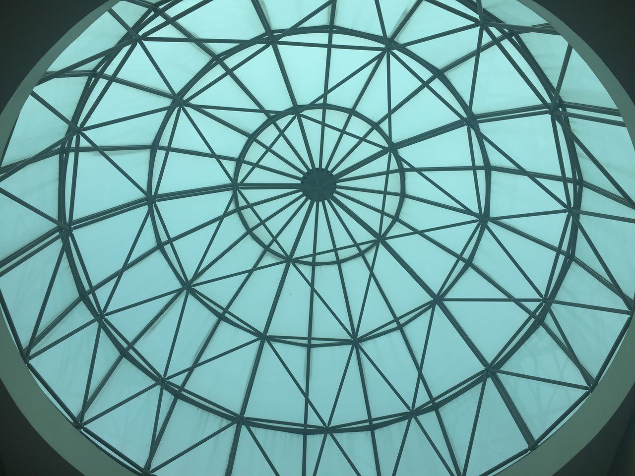 LOW ANGLE VIEW OF ARCHITECTURAL CEILING