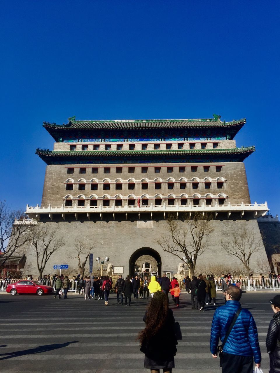 LOW ANGLE VIEW OF HISTORICAL BUILDING AGAINST BLUE SKY