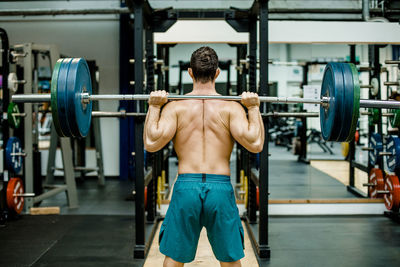 Man weightlifting in front at gym