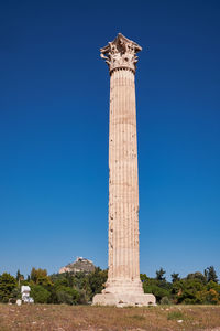 Low angle view of monument against clear blue sky