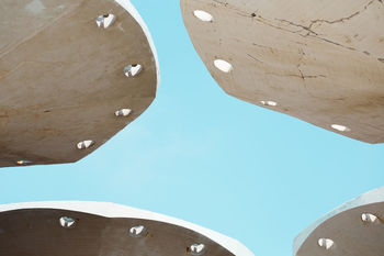 LOW ANGLE VIEW OF BUILT STRUCTURE AGAINST CLEAR SKY