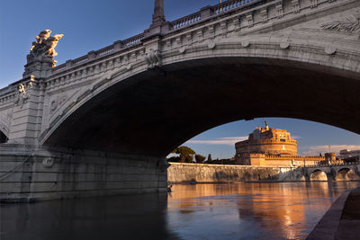 Arch bridge over river in city