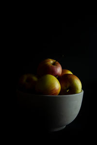 Close-up of apples in bowl