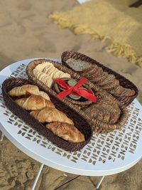 A bread picnic baskets with preserves neatly tied by a red bow in the middle.