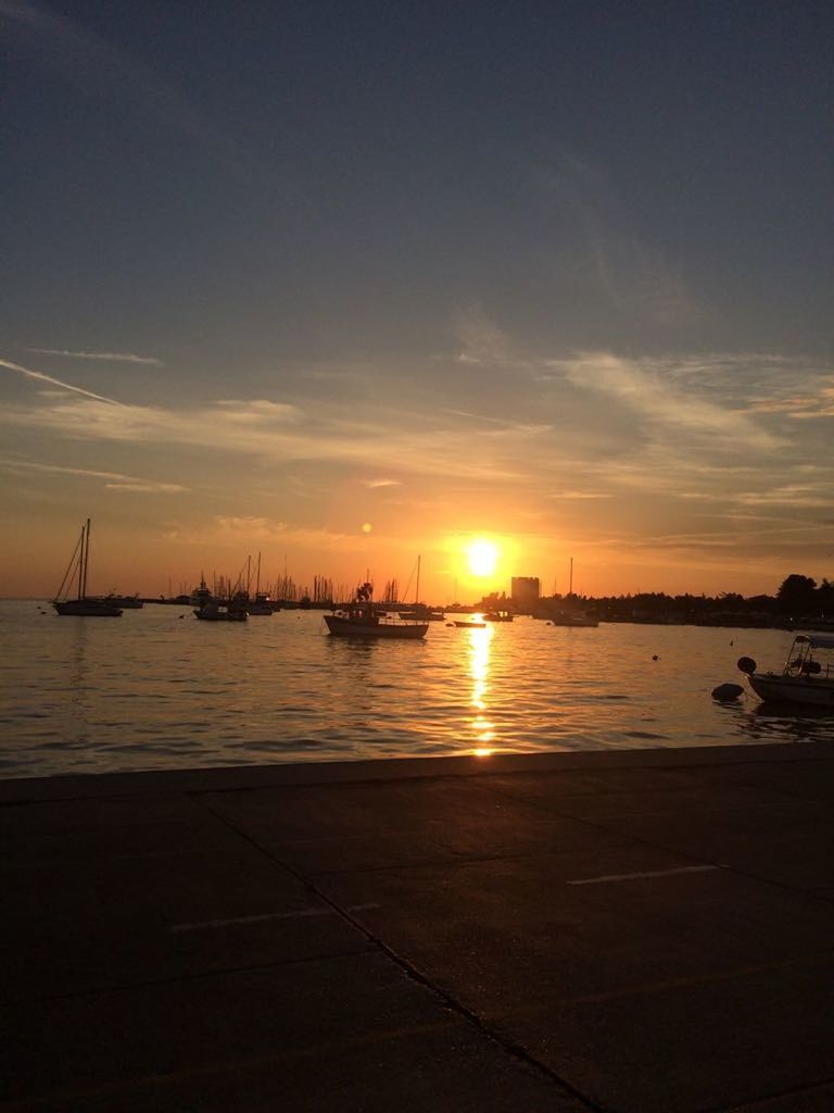 SCENIC VIEW OF SEA AGAINST SUNSET SKY