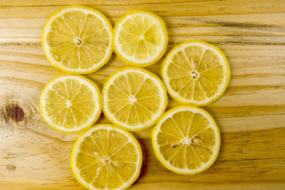 Directly above shot of lemon slice on cutting board