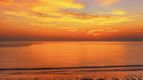 Dawn over the atlantic ocean, plumb island.