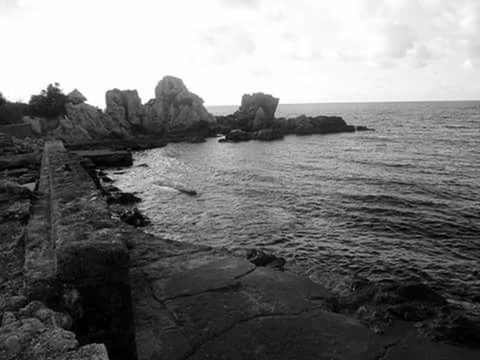 sea, water, horizon over water, tranquil scene, tranquility, rock - object, scenics, sky, rock formation, beauty in nature, nature, rock, cliff, beach, idyllic, shore, remote, coastline, non-urban scene, outdoors