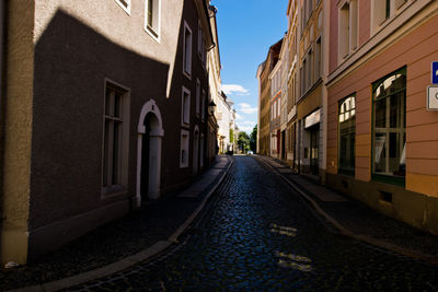 Straße mit alten häusern in görlitz 