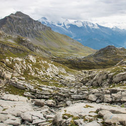 Facing mont blanc, the platé desert is mainly composed of lapiaz, carved out by glaciers.