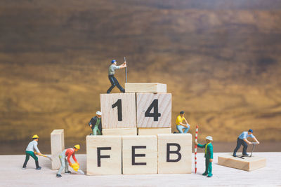 Figurines of workers with text and date on table