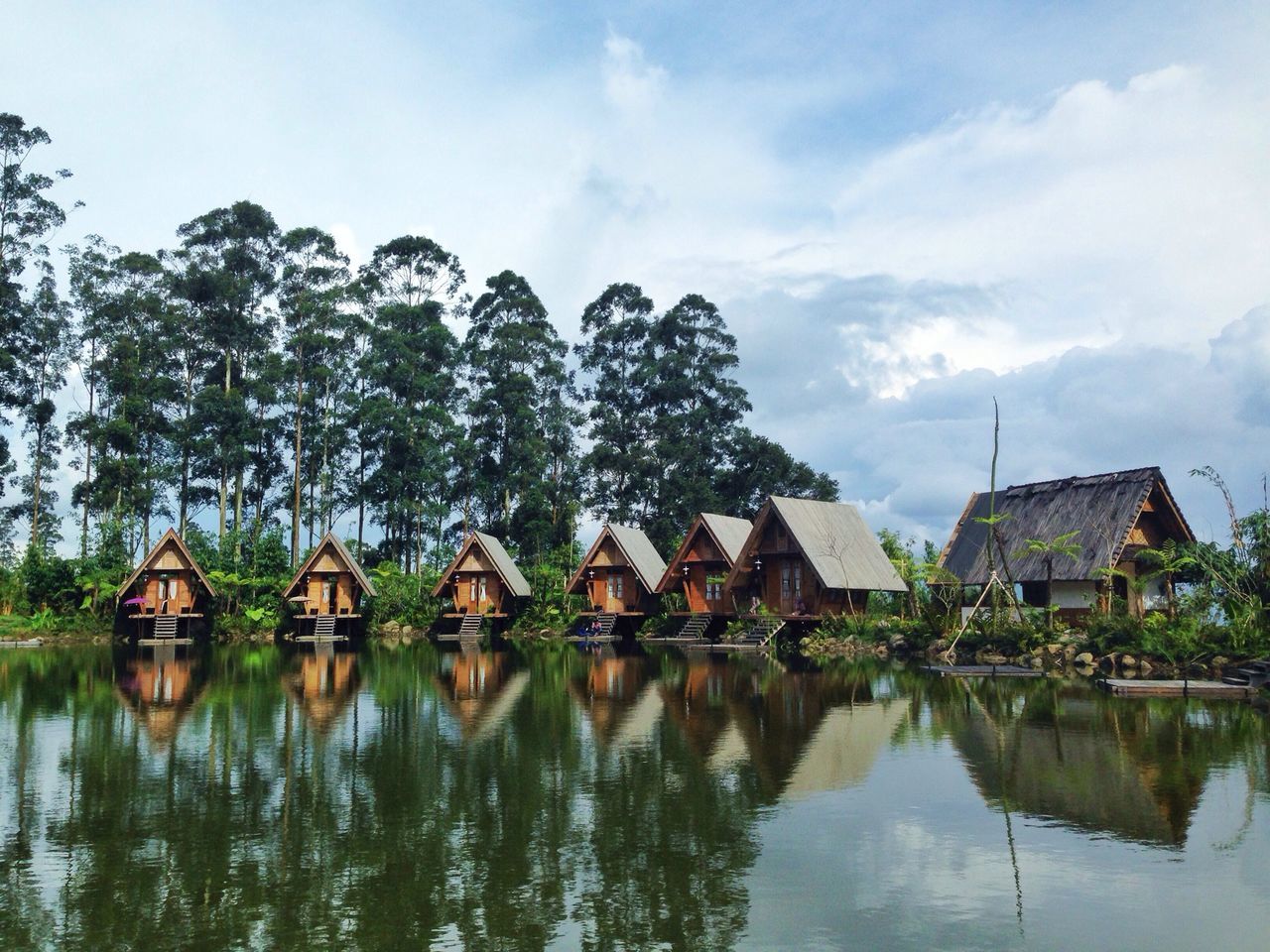 building exterior, architecture, built structure, reflection, water, sky, tree, waterfront, lake, house, day, cloud - sky, residential building, outdoors, residential structure, no people, cloud, river, building, blue