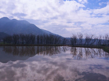 Scenic view of lake and mountains against sky