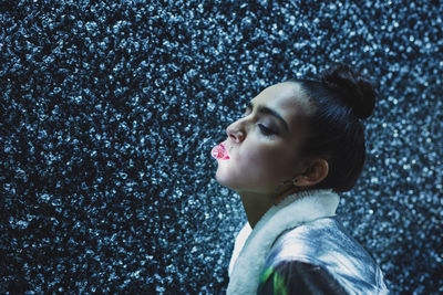 Woman carrying quartz in mouth