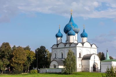 View of the cathedral of the nativity of the blessed virgin in the suzdal kremlin. religion concept.