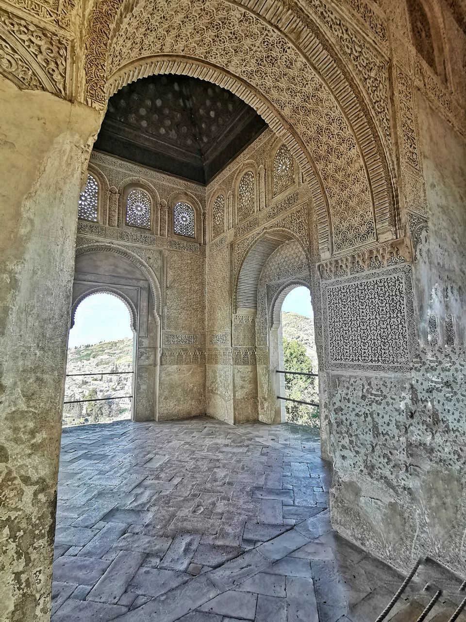 ARCHWAY OF BUILDING