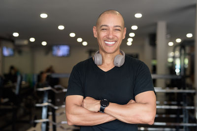 Portrait of young woman exercising in gym