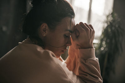 Portrait of young woman drinking coffee