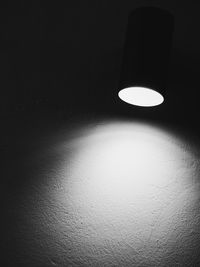 Illuminated electric lamp