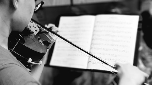 Close-up midsection of man playing violin