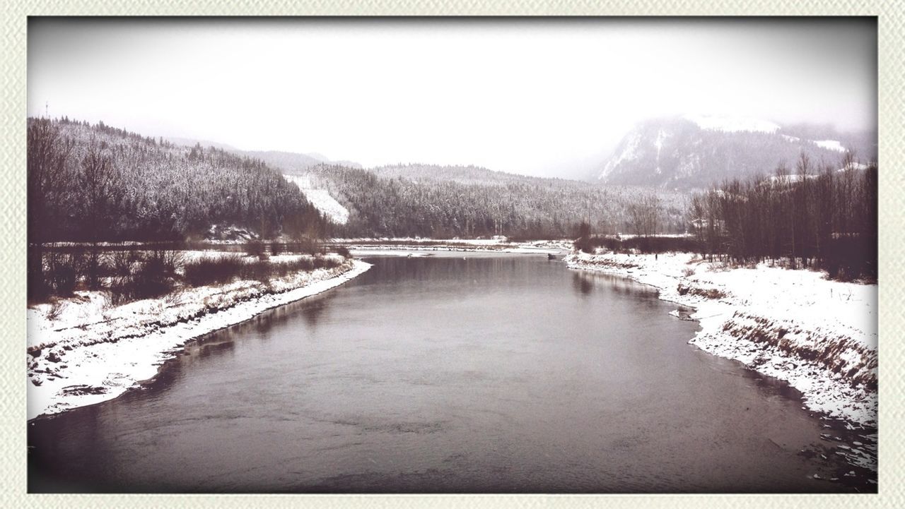 transfer print, snow, mountain, winter, cold temperature, auto post production filter, water, tranquil scene, scenics, clear sky, season, mountain range, tranquility, beauty in nature, nature, weather, sky, lake, copy space, panoramic