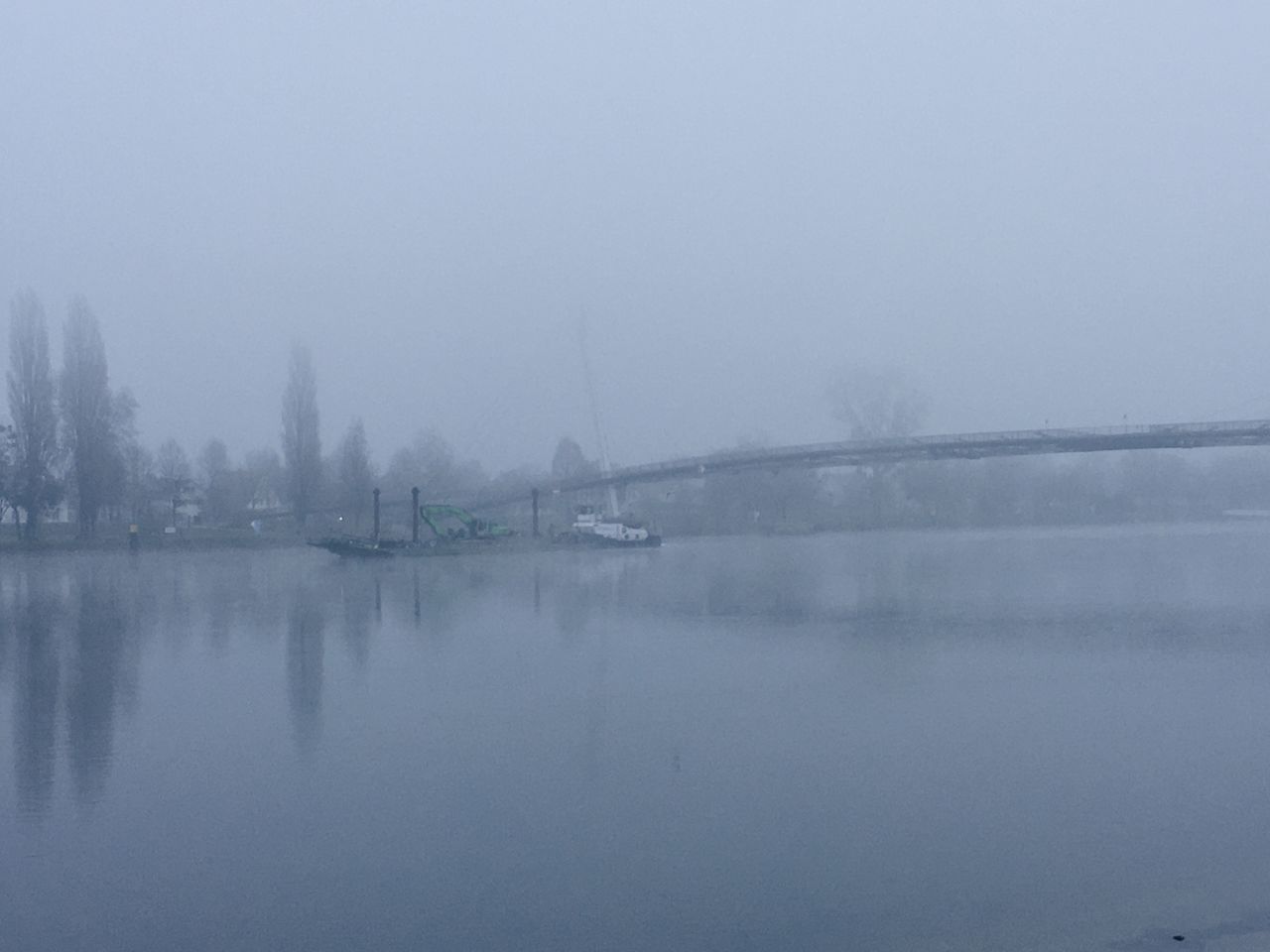 SCENIC VIEW OF LAKE AGAINST SKY AT MORNING