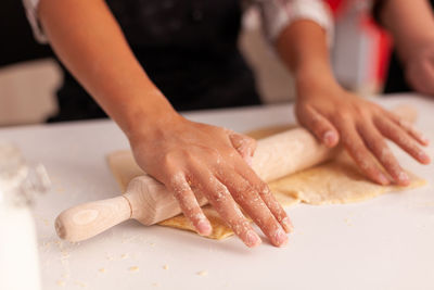 Cropped hands of chef preparing food on table