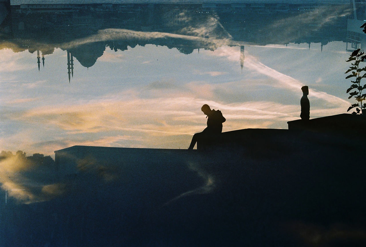 SILHOUETTE MEN STANDING ON MOUNTAIN AGAINST SKY DURING SUNSET