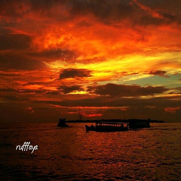 sunset, water, sea, sky, orange color, scenics, cloud - sky, beauty in nature, waterfront, tranquil scene, tranquility, transportation, nautical vessel, mode of transport, nature, idyllic, dramatic sky, boat, cloudy, silhouette