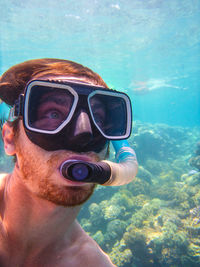 Portrait of young man wearing sunglasses