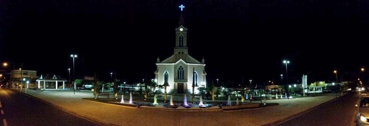 night, illuminated, building exterior, architecture, built structure, city, street light, travel destinations, famous place, transportation, dome, travel, tourism, incidental people, international landmark, street, capital cities, lighting equipment, place of worship, road