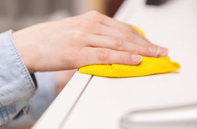 Cropped hand cleaning table