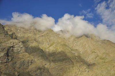 Morning landscape view of dry mountains covered with clouds in darcha, lahaul and spiti, himachal 