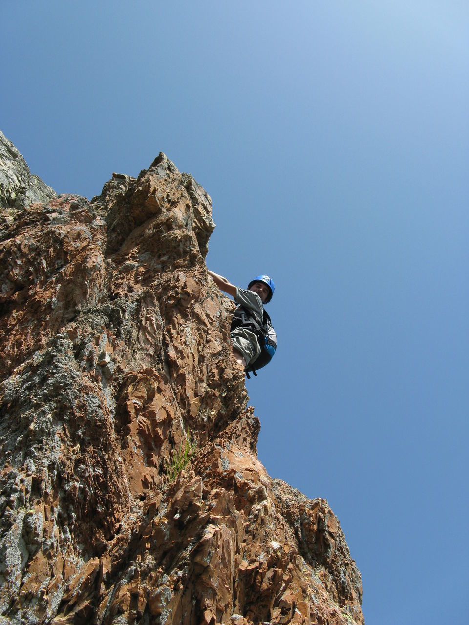 LOW ANGLE VIEW OF ROCK AGAINST SKY