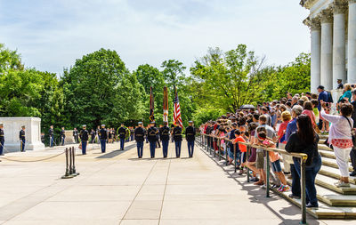 People in arlington national cemetery tery