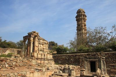 Old ruins of building against sky