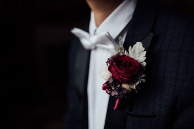 Close-up of hand holding rose bouquet