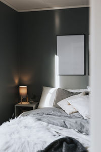 Double bed in bedroom