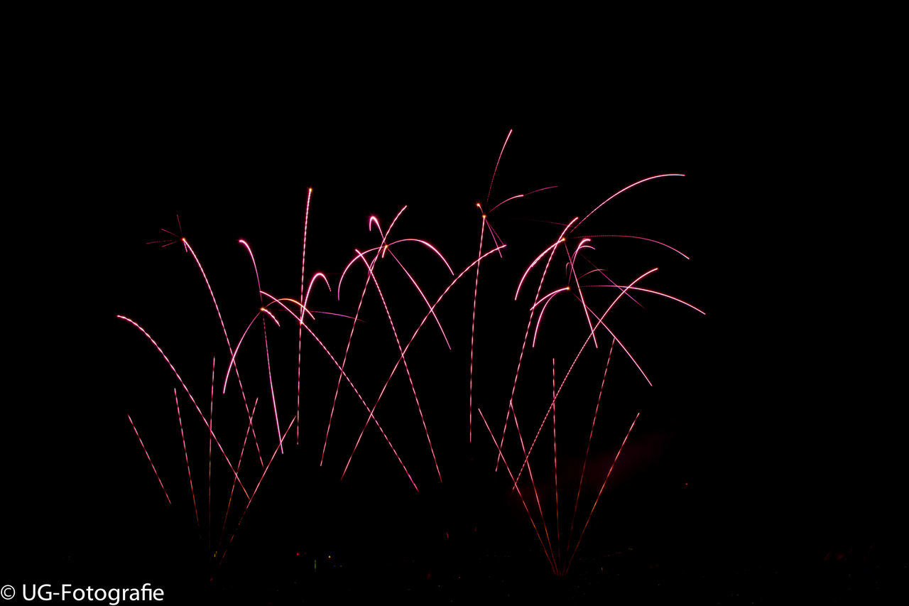 night, long exposure, firework display, illuminated, celebration, exploding, motion, firework - man made object, glowing, sparks, arts culture and entertainment, firework, blurred motion, event, multi colored, low angle view, entertainment, sky, fire - natural phenomenon, light trail