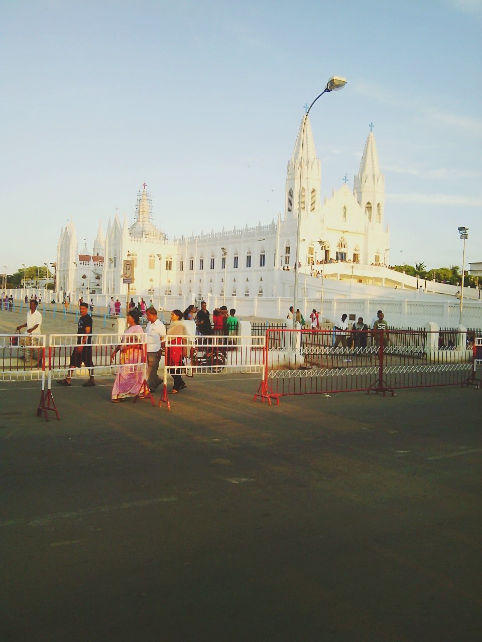 architecture, built structure, building exterior, religion, place of worship, famous place, spirituality, large group of people, tourism, travel destinations, travel, international landmark, clear sky, church, cathedral, history, dome