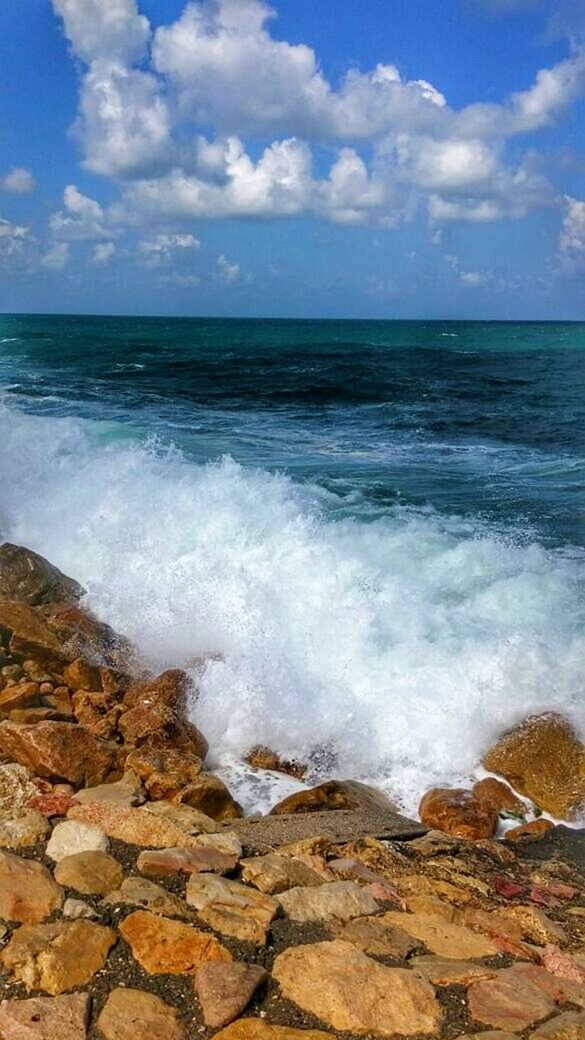 WAVES SPLASHING ON ROCKS AT SEA