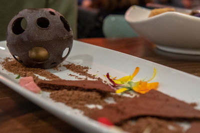 Close-up of chocolate cake in plate on table