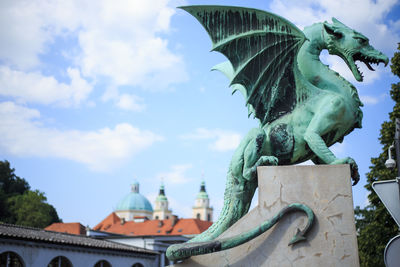 Dragon sculpture against sky