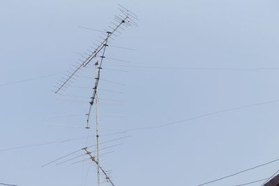 Low angle view of birds flying against clear sky