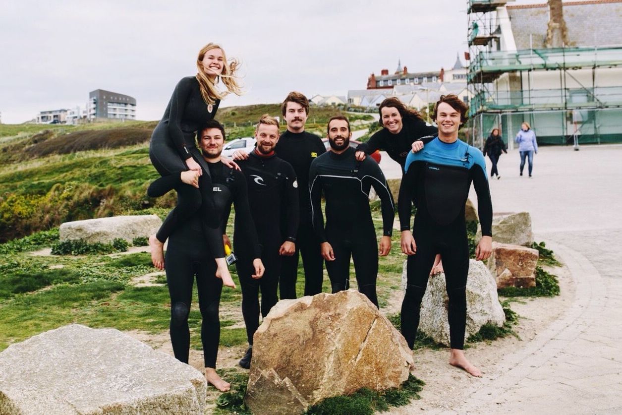 lifestyles, leisure activity, casual clothing, togetherness, full length, young men, young adult, bonding, person, friendship, love, standing, smiling, portrait, front view, looking at camera, sunglasses