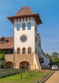 Modern winery chateau purcari in purcari village, moldova, on a sunny autumn day