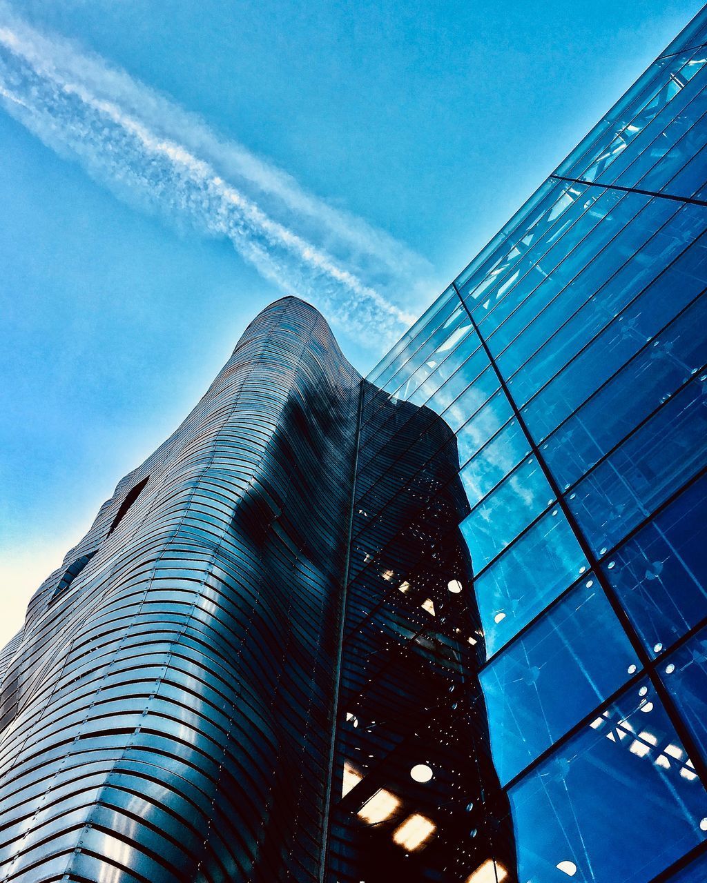 LOW ANGLE VIEW OF MODERN BUILDING AGAINST SKY