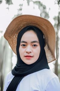 Portrait of beautiful young woman wearing hat